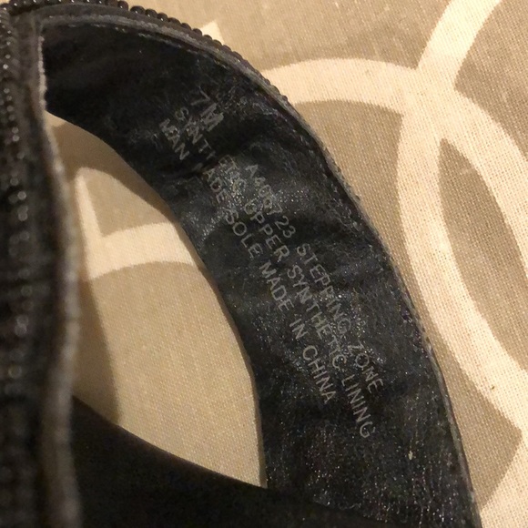 Kenneth Cole Reaction Black Beaded Wedge Sandal Size 7 - Picture 6 of 6